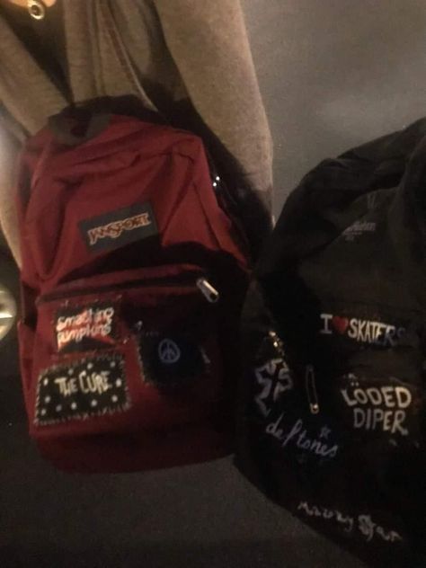 Dickies Backpack Aesthetic, Jan Sport Backpacks Aesthetic, Backpack Jansport Aesthetic, Jansport Bag Aesthetic, Red Jansport Backpack Aesthetic, Backpack Inspo Aesthetic, Black Jansport Backpacks Aesthetic, Jansport Backpacks Outfits, Red Backpack Aesthetic