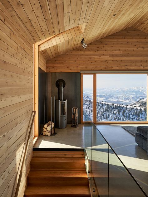 Mountain Wood House Interior, Mountain Aesthetic Decor, Snow Cabin Interior, House In Mountains, Mountain Cabin Interior, Scandinavian Cabin Interior, Mountain House Interior, Mountains House, Cozy Chalet