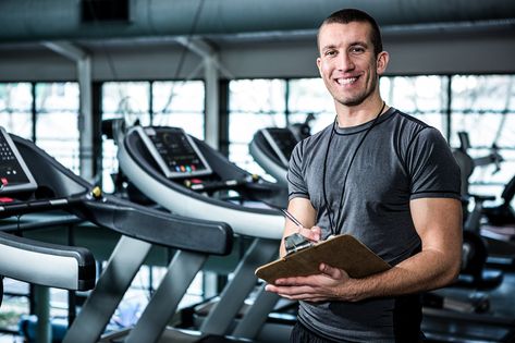 8 Things You Should Know Before Hiring a Personal Trainer Fitness Training Men, Fitness Organization, Personal Trainer Certification, Becoming A Personal Trainer, Trainers Outfit, Fitness Career, Personal Fitness Trainer, Gym Trainer, Fitness Routines