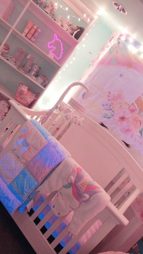 Unicorn baby nursery Unicorn Bedroom Ideas Kid Rooms, Unicorn Nursery Theme, Unicorn Baby Room, Kawaii Nursery, Unicorn Nursery Ideas, Hello Kitty Nursery, Pet Regression, Baby Nursery Room, Puppy Room