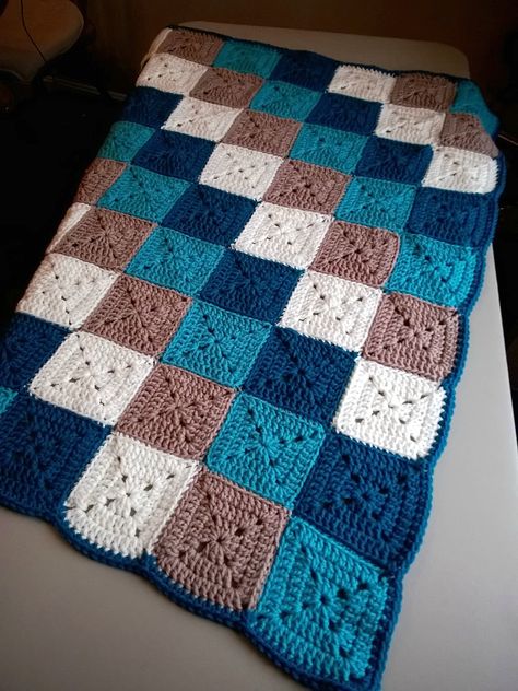 Solid Color Granny Square Blanket, Solid Granny Square Blanket, Crochet Lace Scarf, Crochet Easy, Crochet Curtains, Manta Crochet, Granny Square Blanket, Crochet Square Patterns, Granny Squares Pattern