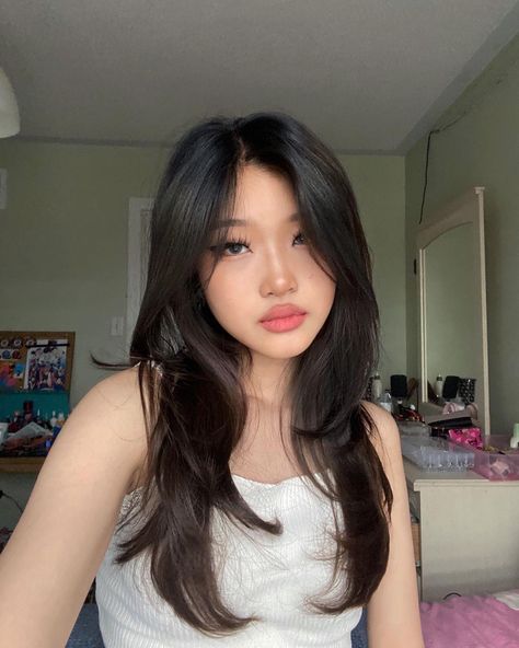 Filipina Beauty Aesthetic, Asian Hair Inspo, Hair Inspiration Long, Asian Haircut, Straight Hair Cuts, Hairstyles For Layered Hair, Haircuts For Wavy Hair, Hair Stylies, Haircuts For Medium Hair