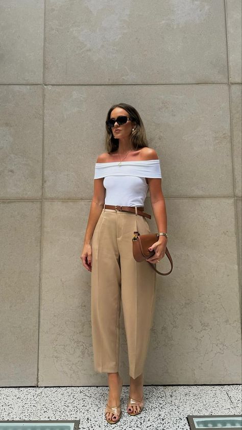 IG: @thacianamesquita Heels Outfit Aesthetic, Khaki Trousers Outfit, Clear Heels Outfit, White Top Outfit, Outfit White Shirt, Shoulder Tops Outfit, Off The Shoulder Top Outfit, White Shirt Outfit, Summer Outfit Guide