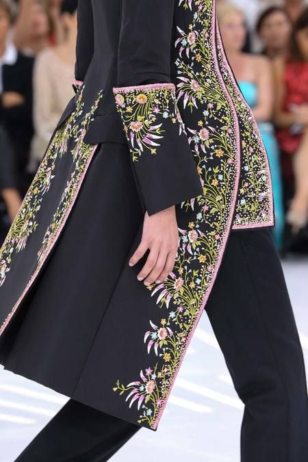 Dior Couture 2014 on Disneyrollergirl Couture Dior, Detail Couture, Embroidered Coat, Christian Dior Haute Couture, Dior Haute Couture, فستان سهرة, Vintage Mode, Christian Dior Couture, Mode Chic