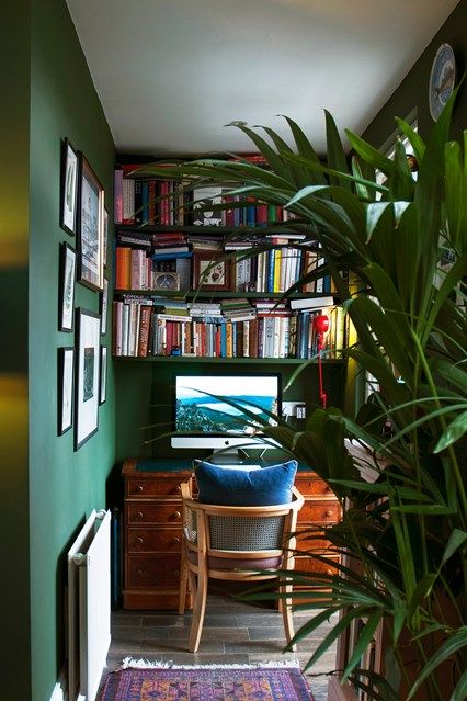 Study nook with book shelves in Small Space Design Ideas. Small green study with framed pictures, bookshelves, house plant and sash window. Small Room Design, Balkon Decor, Study Nook, Small Space Design, Small Home Office, Green Rooms, Design Living Room, Home Library, Eclectic Home