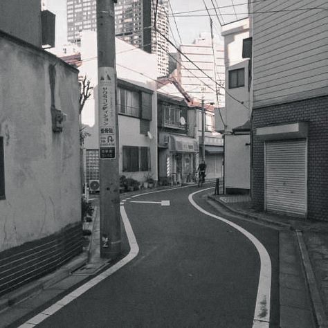 Seth Core, Quiet Photos, Japan Architecture, Japan Aesthetic, Beautiful Streets, Aesthetic Japan, Winding Road, Korean Aesthetic, My Pins