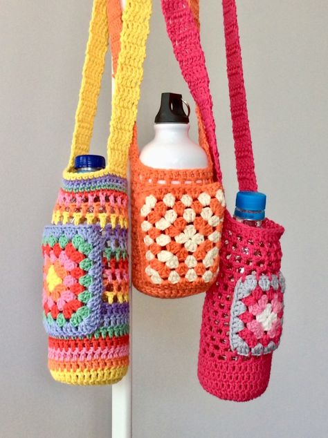 Amigurumi Patterns, Swirl Crochet, Square Water Bottle, Bottles Craft, Quick Crochet Gifts, Crochet Water Bottle Holder, Square Bottle, Quick Crochet Patterns, Crochet Gratis