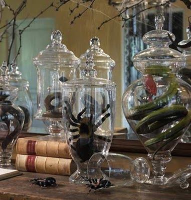 Halloween Apothecary Jars, Jar Fillers, Halloween Apothecary, Hallowen Ideas, Halloween Mantel, Anniversaire Harry Potter, Theme Harry Potter, Feliz Halloween, Adornos Halloween