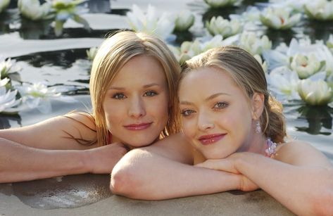 Kristen Bell and Amanda Seyfried Amanda Seyfried, Veronica Mars, Kristen Bell, Jessica Chastain, Hottest Pic, Film Serie, Famous Faces, Hot Actresses, Best Shows Ever