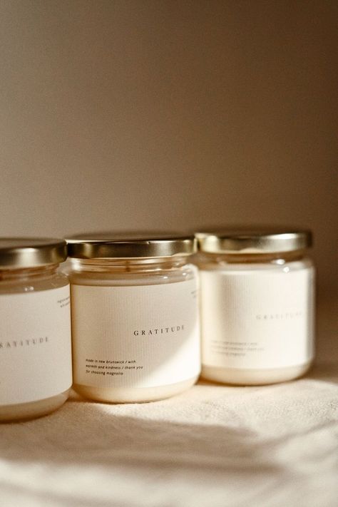 Soy wax candles on linen with minimal label Essen, Candle Photography Inspiration, Candle Photography Ideas, Candle Photoshoot, Candle Packaging Design, Minimal Candles, Candle Labels Design, Candle Making Business, Candles Photography