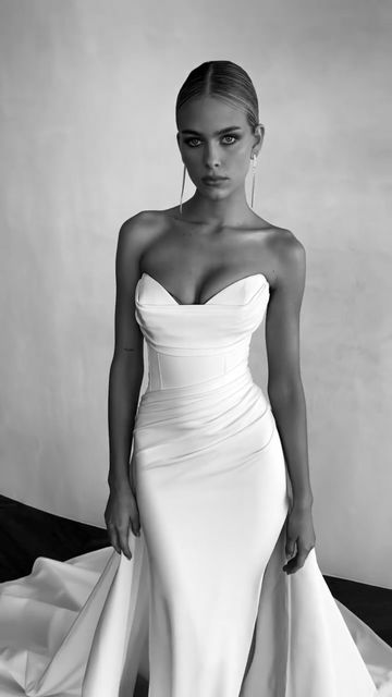 Elegant Wedding Dress Detachable Train, Corseted Wedding Gown, Huntleigh Wedding Dress, Sphere Bridal Gallery, Bustier Wedding Dress Corsets, Wedding Dress Shopping Outfit, Old Money Wedding Dress, Women White Dresses, Classy Wedding Dresses