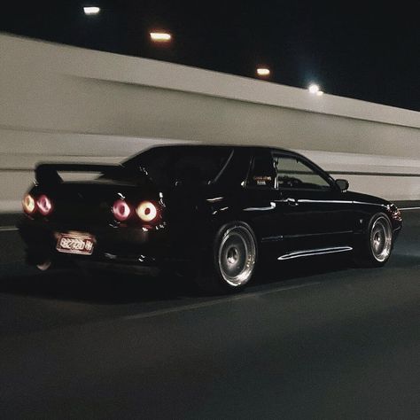 Black Car Aesthetics Wallpaper, Black Racing Car, Street Racing Cars Aesthetic Black, Nissan Gtr Skyline Aesthetic, Black Jdm Aesthetic, Street Car Aesthetic, Nissan Gtr Aesthetic, Nissan Aesthetic, Black Sports Cars