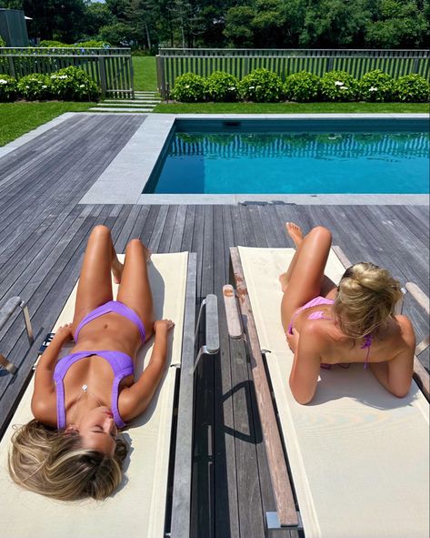 Tanning with best friend in summer in our one one swimwear bikini and triangl bikini! UV 10 and perfect beach day in Nantucket. Tanning Pictures, Nantucket Fashion, Aesthetic Tan, Tan Instagram, Pool Tanning, Swimwear Aesthetic, Tan Blonde, With Best Friend, Beach House Vacation