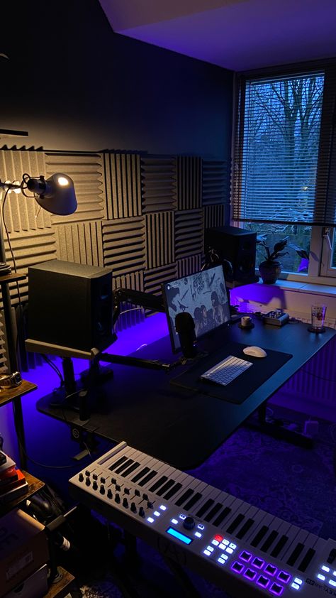 music production home studio setup Black Music Studio Room, Music Producer Room Ideas, Music Studio Gaming Room, Music Studio Room Ideas Bedrooms, Musical Studio Room, Music Studio Ideas Home, Dark Music Studio Room, Studio Room Ideas Music, Vocal Studio Room