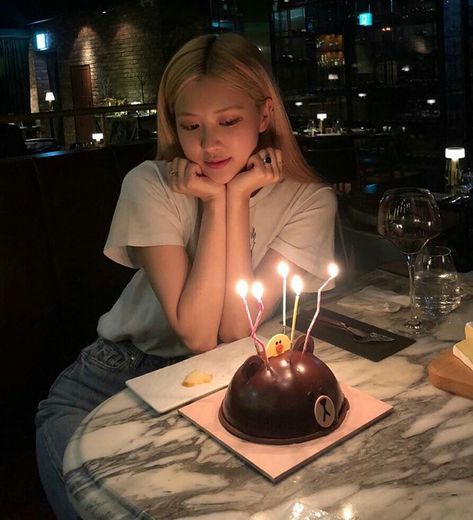 Rose Birthday Cake Blackpink, Happy Birthday My Queen, Rosé Birthday Cake, Rosé Pics, Happy Birthday Icons, Rosé Blackpink Icons, Happy Birthday Rose, 귀여운 음식 그림, Birthday Icon