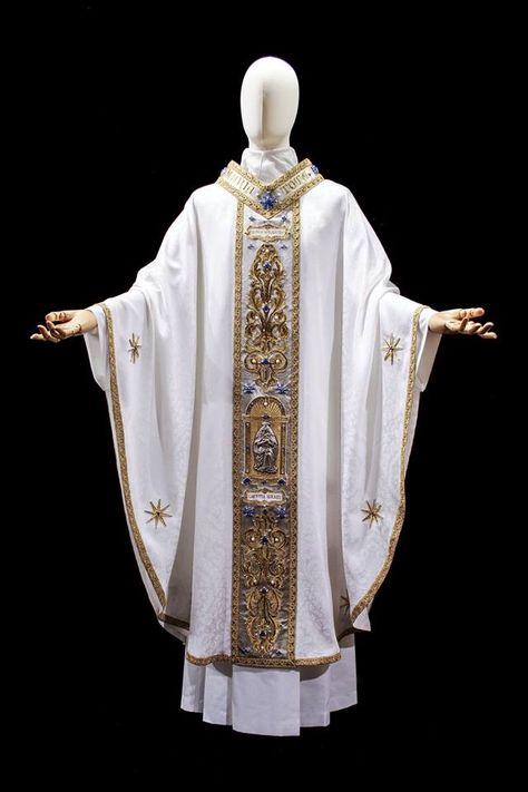 Atelier LAVS. Pope Outfit, Catholic Clothing, Priest Outfit, Priest Robes, Priest Costume, Ecclesiastical Vestments, Costume Outfits, Fantasy Clothing, Fantasy Fashion