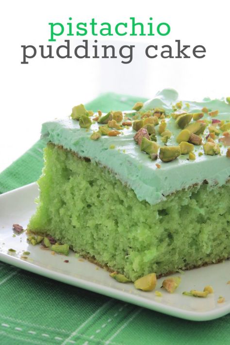 Cakes With No Icing, Easy St Patricks Day Desserts Ideas, Pistachio Sheet Cake, Green Desserts Easy, Best Sheet Cake Recipes, Pudding Mix Cake, Cakes Made With Cake Mixes, Green Cake Ideas, Green Deserts