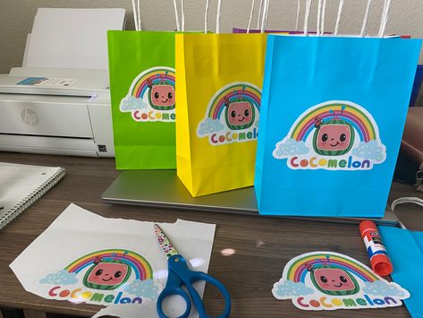 Cocomelon Theme Return Gifts, Cocomelon Labels Free, Coco Melon Goodie Bags, Cocomelon Donut Ideas, Coco Melon Theme Party Decorations, Cocomelon Goodie Bag Ideas, Cocomelon Party Favor Ideas, Cocomelon Candy Bags, Cocomelon Goodie Bags