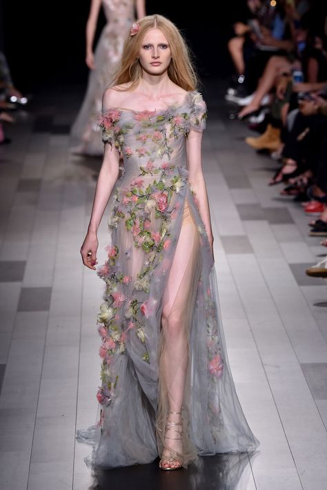 Couture, Fairytale Runway, Marchesa Couture, Dresses Runway, Marchesa Fashion, Marchesa Dresses, Marchesa Spring, Runway Outfits, Runway Dresses