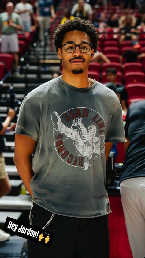 jordan poole watching wizards @ summer league. Nba Players, Jordan Poole Outfit, Taper Fade Curly Hair, Jordan Poole, Dyed Blonde Hair, Nba Pictures, Taper Fade, Streetwear Men Outfits, Creative Studio