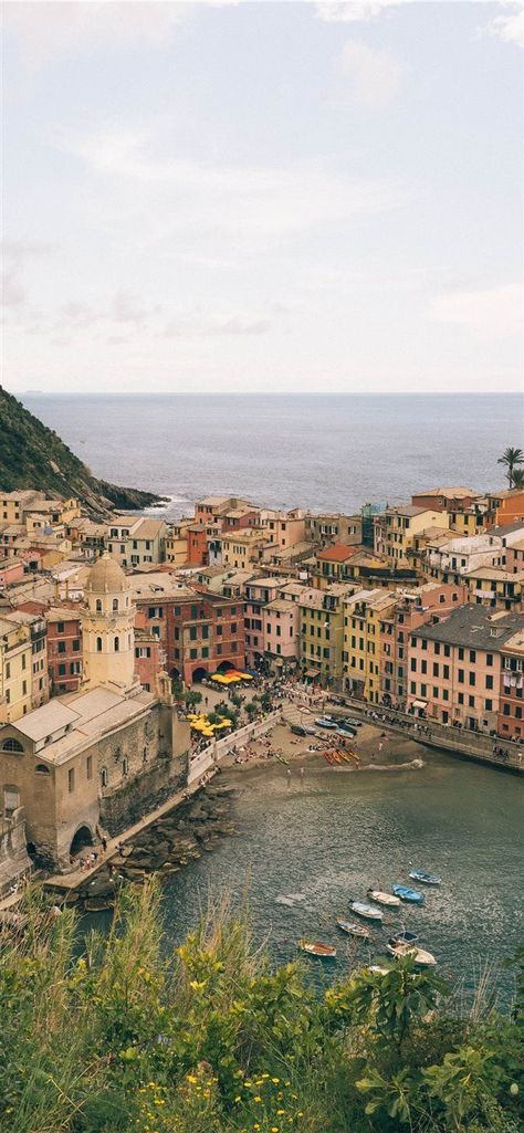 Italy Aesthetic Wallpaper, Northern Italy Aesthetic, Vernazza Cinque Terre Italy, Vernazza Italy, Places Worth Visiting, Italy Landscape, Cinque Terre Italy, Italy Aesthetic, Vintage Italy