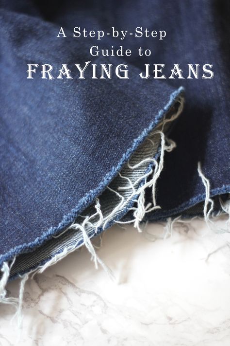 Upcycling, How To Fray Jeans, Frayed Jeans Diy, How To Rip Your Jeans, Diy Jean Shorts, Frayed Bottom Jeans, Diy Distressed Jeans, Jeans Grunge, Diy Ripped Jeans