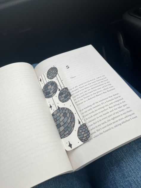 Taylor Swift Themed Bookmark, Taylor Swift Aesthetic Bookmark, Taylor Swift Book Mark Diy, Bookmark Ideas Taylor Swift, Taylor Swift Bookmark Ideas, Mirrorball Bookmark, Taylor Swift Bookmarks Diy, Taylor Swift Book Mark, Taylor Swift Diy Crafts