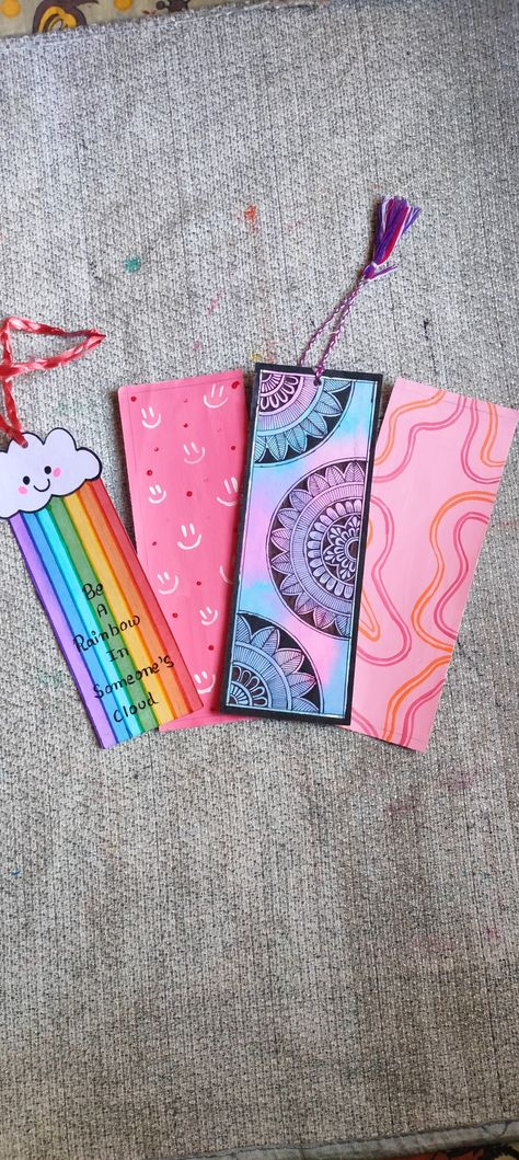 Bookmark ideas ❣️😊❣️ Book Marker Design, Book Mark Easy Ideas, Drawing Ideas For Bookmarks, Cute Book Mark Ideas Easy, Handmade Bookmarks With Quotes, How To Make Homemade Bookmarks, Easy Book Mark Ideas Aesthetic, Drawing Bookmarks Ideas, Homemade Journal Ideas