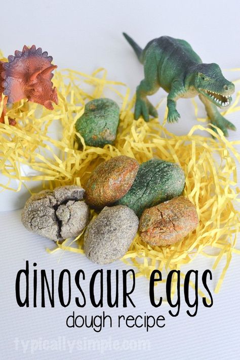 Grab a few ingredients from the pantry to make these DIY dinosaur eggs. A fun yet simple activity to do with your little archeologists! Perfect for a rainy day! Amigurumi Patterns, Diy Dinosaur Eggs, Diy Play Doh, Crafts Nature, Turkey Disguise Project, Diy Dinosaur, Turkey Disguise, Dino Eggs, Diy Deodorant