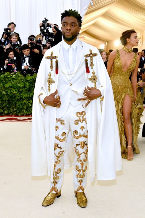 Chadwick Boseman Slayed the Met Gala Red Carpet in This All-White Outfit Black Panthers, Gala Attire, Met Gala Outfits, Gala Outfit, Met Gala Red Carpet, All White Outfit, Chadwick Boseman, African Men Fashion, African Men