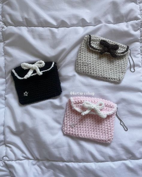 Small Crochet Gifts, Crochet Wallet, Crochet Fairy, Crochet Bows, Crochet Business, Crochet Pouch, Crochet Design Pattern, Kawaii Crochet, Crochet Fashion Patterns