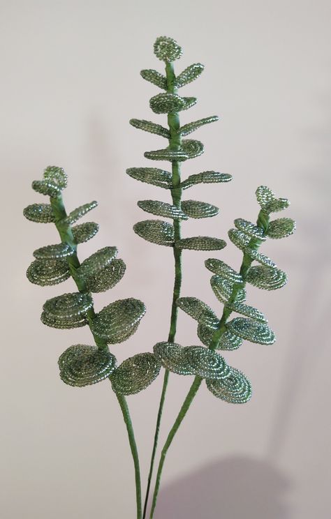 Seed Bead Vine Tutorial, Seed Bead Decor, Seed Bead Flowers Tutorial Free Pattern, Beaded Flower Bouquet, Beaded Plants, Spiral Eucalyptus, French Beading, Beaded Bouquet, Bead Flowers