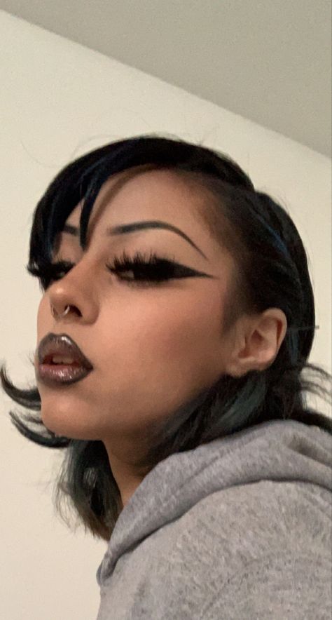 #alternative #makeup #aesthetic #goth Classy Goth Makeup, Goth Makeup Everyday, Simple Goth Makeup, Ptv Concert, Traditional Goth Makeup, 90s Goth Makeup, Subtle Goth Makeup, Goth Aesthetic Makeup, Clean Goth