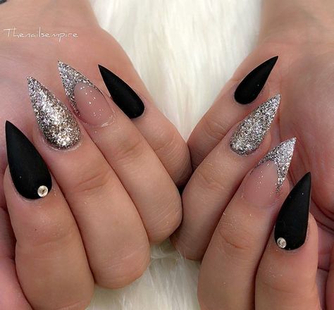 Black Silver Nails, Acrylic Nails Natural, Black Stiletto Nails, Unghie Sfumate, Glitter Stilettos, Acryl Nails, Silver Glitter Nails, Glitter Manicure, Nails Silver