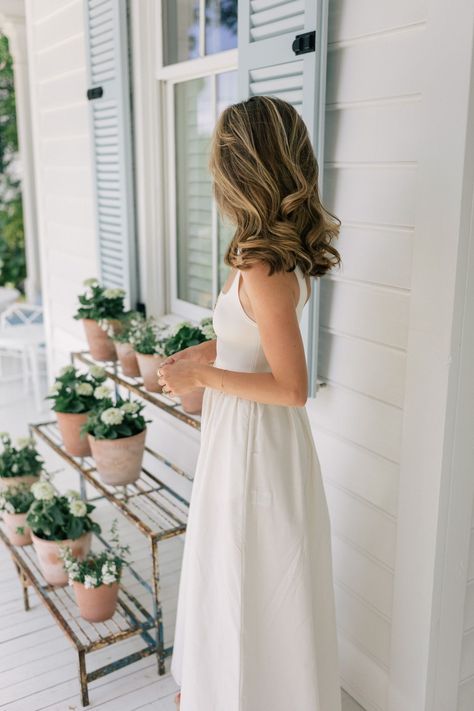 Summer Whites for Moms and Minis Julia Berholzimer, Julia Berolzheimer Hair, English Outfit, White Tiered Dress, New England Fashion, Julia Berolzheimer, New England Style, Gal Meets Glam, England Fashion