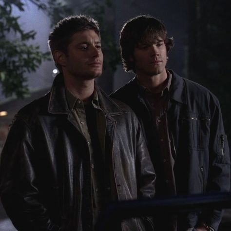 Sam And Dean Winchester Wallpapers, Sam E Dean, Spn Aesthetic, Sam And Dean, Supernatural Wallpaper, John Winchester, Supernatural Pictures, Winchester Supernatural, Sam And Dean Winchester