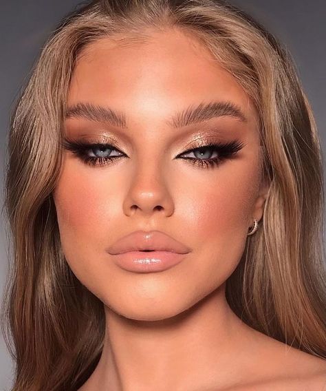 (ad) Find your next perfect look with these eye makeup tips that can take you from pre-work coffee to last call. Fest Smink, Elegantes Makeup, Birthday Makeup Looks, Ball Makeup, Natural Prom Makeup, Natural Glam Makeup, Flot Makeup, Going Out Makeup, Prom Eye Makeup