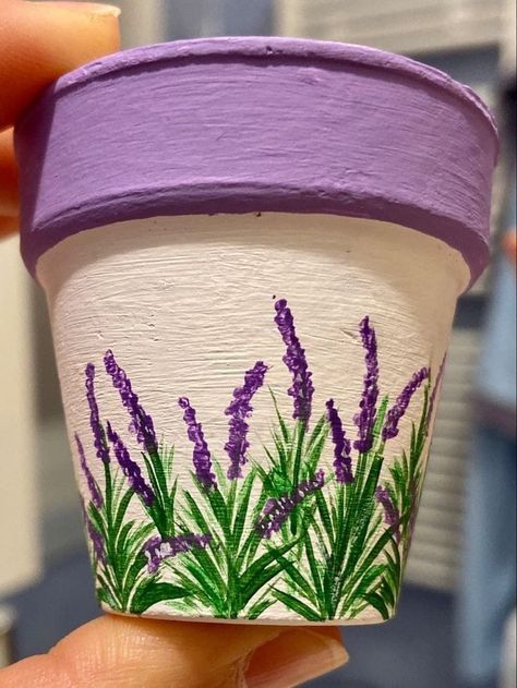 Plant pots decor Hand Painted Planter Ideas, Cute Flowerpot Painting, Small Pot Designs Painted, Small Painted Pots, Decorated Pots For Plants, Cute Painted Pots Diy, Plant Pottery Painting Ideas, Pottery Painting Designs Plant Pots, Pottery Painting Plant Pot