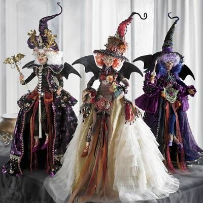 Halloween Witch Hat Decorations, Mark Roberts Witches, Witch Dolls, Halloween Princess, Witch Queen, Hallowen Ideas, Halloween Mantel, Mark Roberts, Adornos Halloween