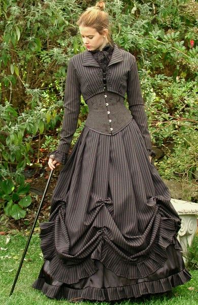 winsomegruesome:    Source? A friend sent this to me; I don’t know where she found it. Steampunk Clothing, Steampunk Fashion, Moda Steampunk, Mode Steampunk, Victorian Goth, Retro Mode, Victorian Steampunk, Steampunk Costume, Victorian Clothing