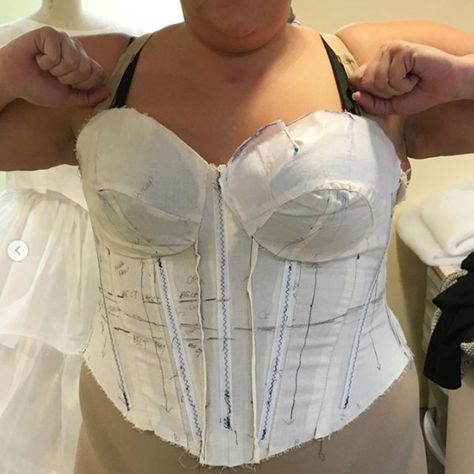 How to Sew a Plus Size Corset | Sew with Me! - The Huntswoman Plus Size Corset Top Pattern, Corset Pattern Plus Size, Sewing Pattern Plus Size, Plus Size Historical Fashion, Plus Size Corset Pattern, Plus Size Diy Clothes, Simple Corset Pattern, Sewing Plus Size Clothes, Diy Plus Size Clothes