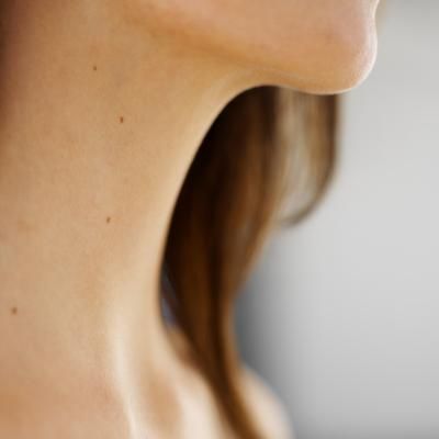 Chin Workout--sounds silly but it works your facial muscles and gets rid of that double chin and le jowls!. Fitness Workouts, Chin Workout, Chin Exercises, Double Menton, Facial Exercises, Facial Muscles, Double Chin, Health And Beauty Tips, Karen Millen