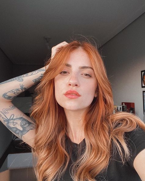 Karol Queiroz on Instagram: “um close” Red Hair Tattoos, Girl With Tattoos, Pretty Red Hair, Hair Tattoo, Natural Red Hair, Red Hair Woman, Ginger Hair Color, Tattoo Cat, Hair Color Auburn