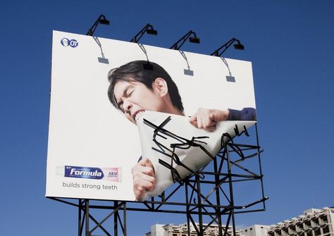 Toothpaste billboard: Formula builds strong teeth. Billboard Design, Guerilla Marketing Examples, Funny Billboards, Funny Commercial Ads, Guerrilla Marketing, Clever Advertising, Billboard Advertising, 광고 디자인, Funny Commercials