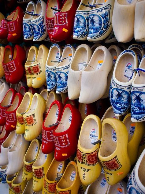 Wooden shoes (or clogs), this is a typical product associated with the Dutch population. In a lot of countries around the world it is believed that Dutch people walk around in wooden shoes the entire day. As you can see wooden shoes come in different kinds and colours. Traditionally clogs were worn during heavy labour. Today the still serve as protective clothing in the agricultural environment. Rotterdam, Amsterdam Flower Market, Dutch Wooden Shoes, Dutch Clogs, Dutch People, Holland Netherlands, Dutch Girl, Netherlands Travel, Wooden Clogs