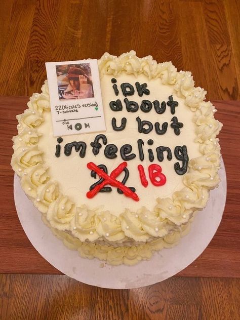 16 Birthday Taylor Swift, Bday Cakes Taylor Swift, Aesthetic Birthday Cake Taylor Swift, Taylor Swift Eras Tour Birthday Cake, 16 Taylor Swift Cake, 17 Taylor Swift Cake, 17 Birthday Cake Taylor Swift, 13th Birthday Cake Aesthetic, Taylor Swift Cake Birthday