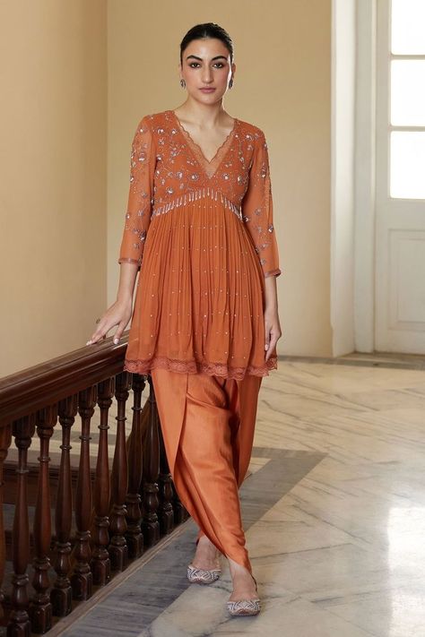 Elegant Kurti, Boutique Suit, Dhoti Pant, Anarkali Dress Pattern, Short Kurta, Simple Kurta Designs, Dhoti Pants, Casual Indian Fashion, Indian Dresses Traditional