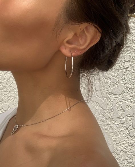 Classy Jewelry Silver Earrings, Earing Aesthetic Silver, Small Hoop Earrings Silver, Silver Chunky Earrings, Silver Hoops Aesthetic, Silver Jewelry Aesthetic Earrings, Silver Jewellery Aesthetic, Hoop Earrings Aesthetic, En Route Jewelry