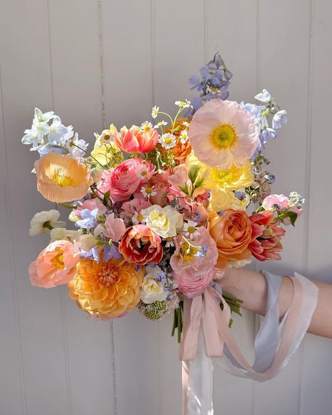 Spring bouquet goodness by the wonderful Brisbane florist @maddiejaydee 🌷🌼 Find her on the Directory to secure your bundles of beauty! Link in bio x #thefloristquarter #maddiejaydee #brisbaneflorist #brisbaneweddingflorist #brisbaneeventflorist #australianflorists #freelanceflorists #australianfloristdirectory #forflowerlovers #flowercommunity #floristcommunity #communityovercompetition @thefloristquarter Boquette Flowers, Prom Flowers, Bright Wedding, Spring Pastels, Wildflower Bouquet, Garden Party Wedding, Spring Bouquet, Pastel Wedding, Beautiful Bouquet Of Flowers