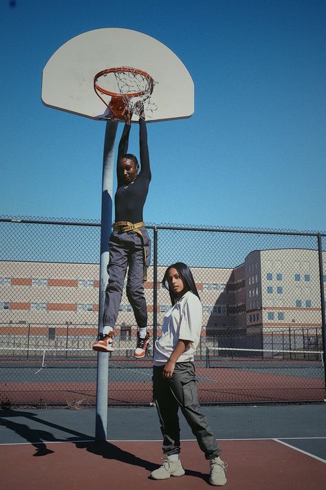 Photoshoot On Basketball Court, Vintage Basketball Photoshoot, Photoshoot Concept Outdoor Street, Basketball Court Photoshoot Fashion, Outside Basketball Court Photoshoot, Outdoor Basketball Photoshoot, Basketball Court Shoot, Fitness Influencer Aesthetic, Basketball Court Photography